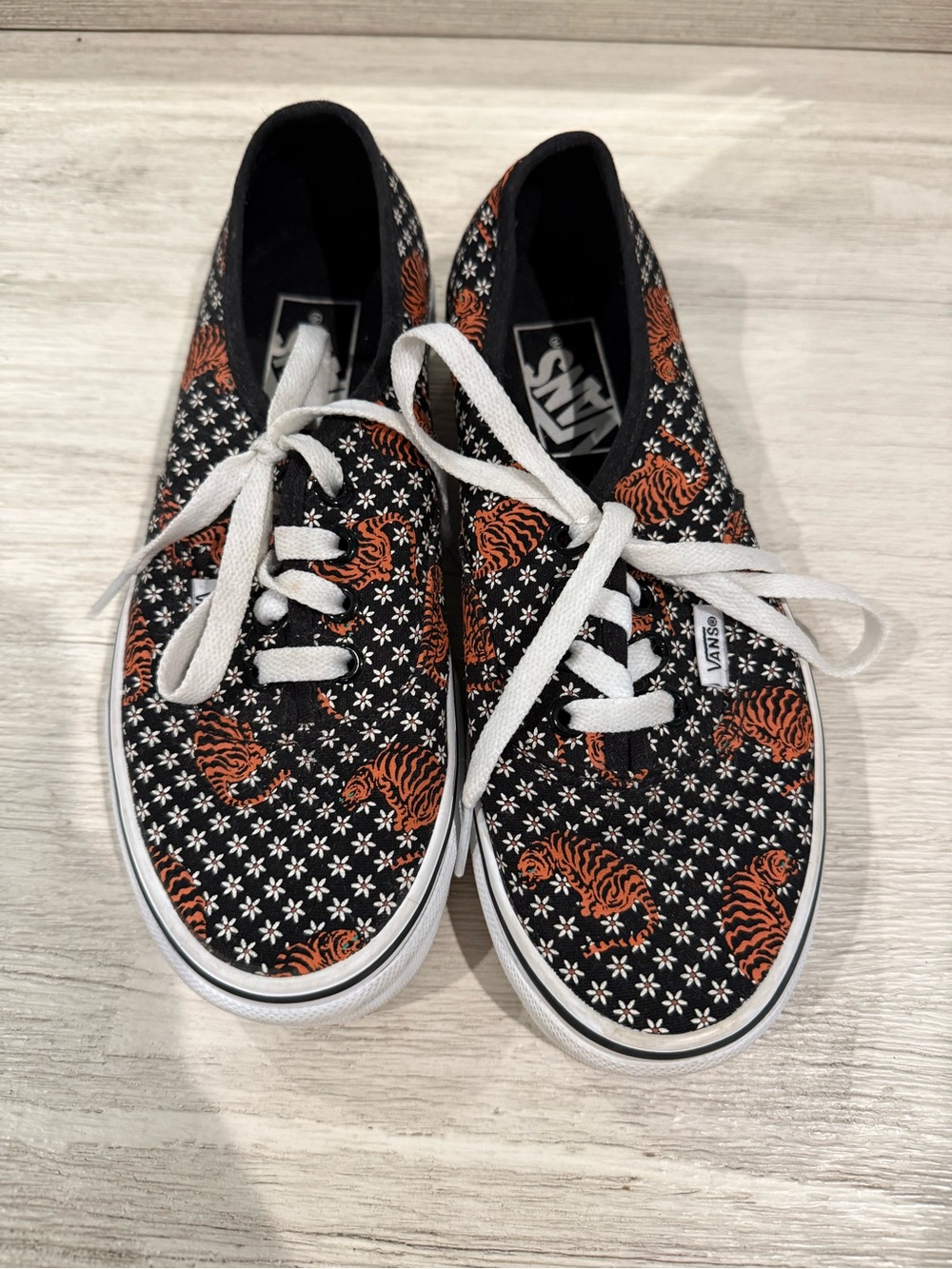 Vans Kids Low-Top Sneakers with Orange Tiger Print on Black
